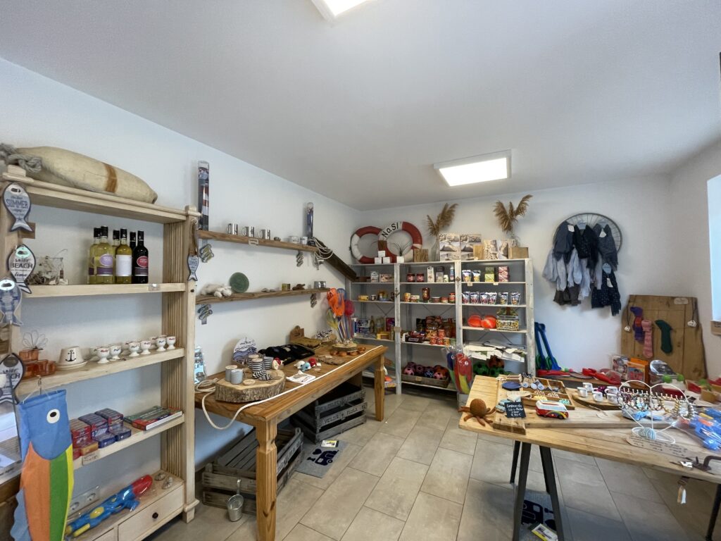 kleiner Laden - Blick in Warenauslage